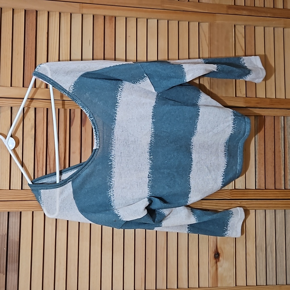 Lightweight sweater